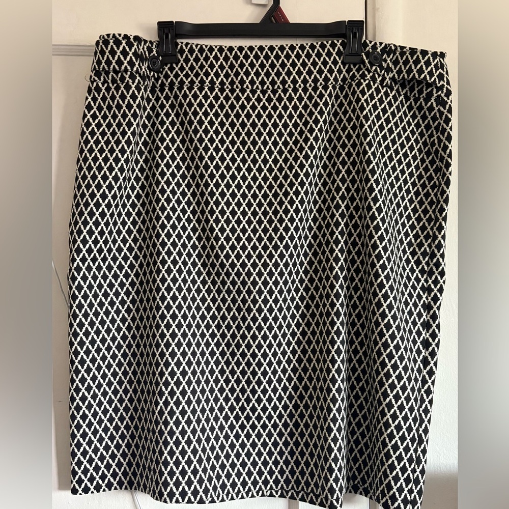 Ashley Stewart Black and White Geometric Pencil Skirt